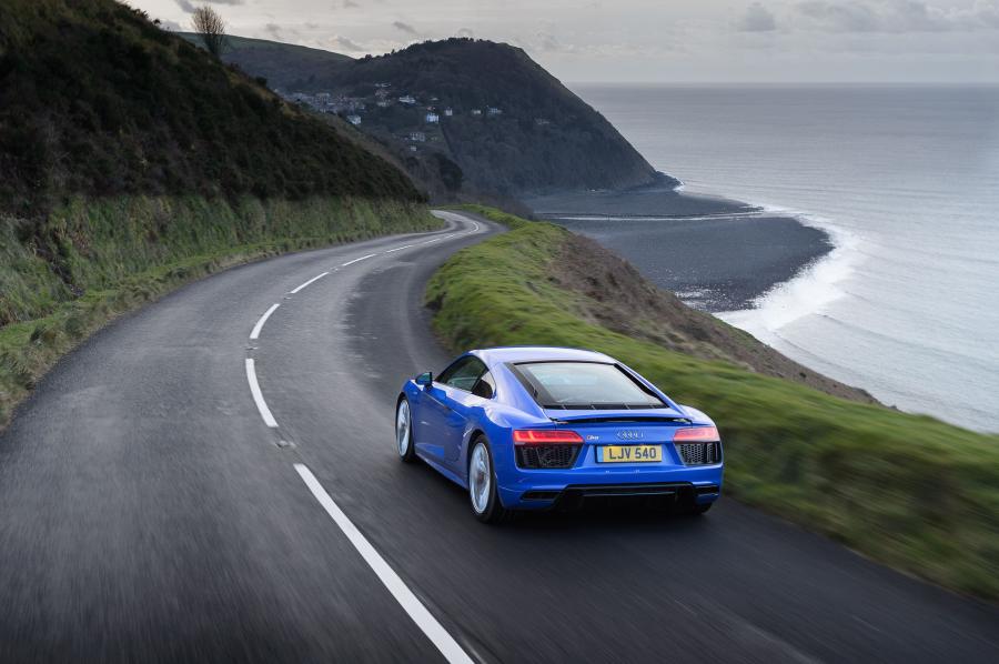  Audi R8 V10 RWS 2018 года  (UK) (фото 28 из 40)